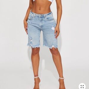 Stretch Denim Medium Wash Distressed Bermuda Shorts size 15